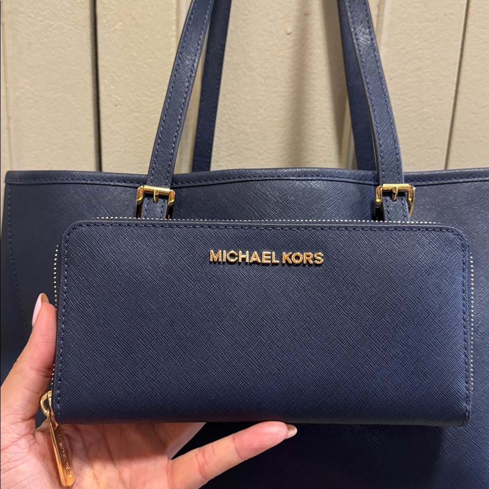 Michael Kors 🤍 NWOT 3FER- Navy Blue Tote Bag and Wallet Set with Dust Bag - Picture 7 of 12
